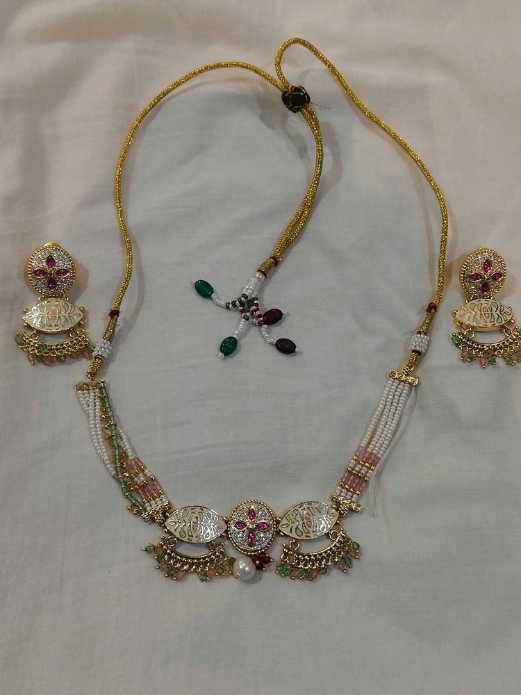 Elegant Kundan Necklace &amp; Earring Set