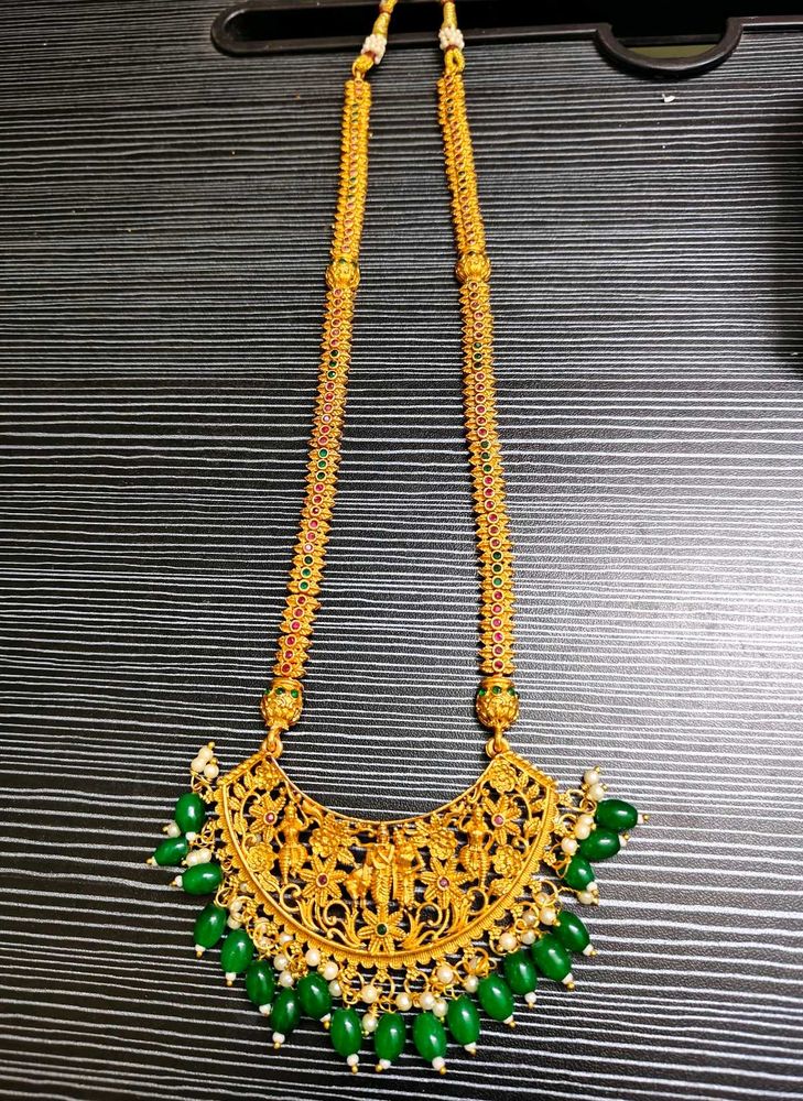 Exquisite Gold Necklace with Green Beads