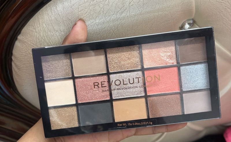 Makeup Revolution Eyeshadow Palette