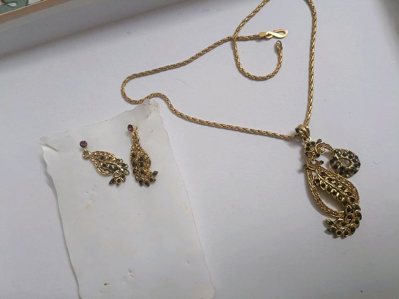 Beautiful Purple Jewellery Set Earrings Neck Chain