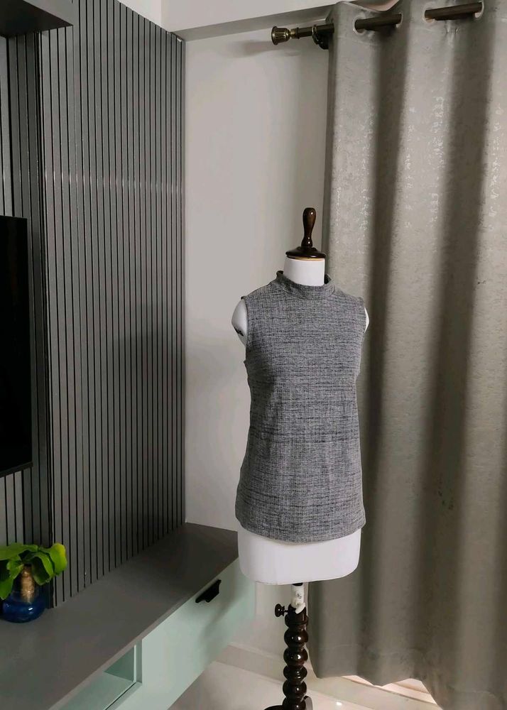 NWOT Banana Republic Mock Neck Top