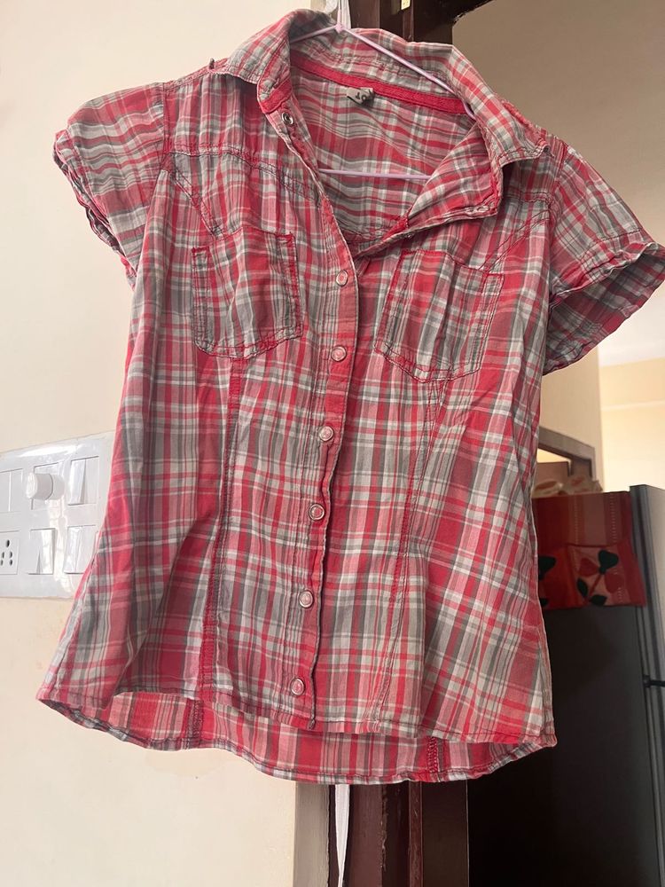 Chic Red &amp; Gray  Button-Up fitted Shirt