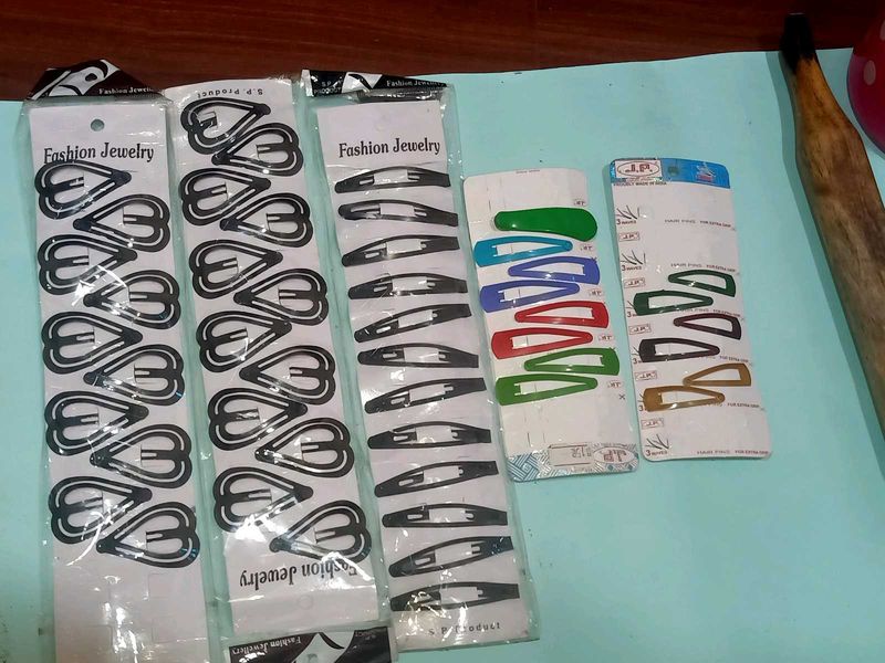 SET OF HAIR PINS