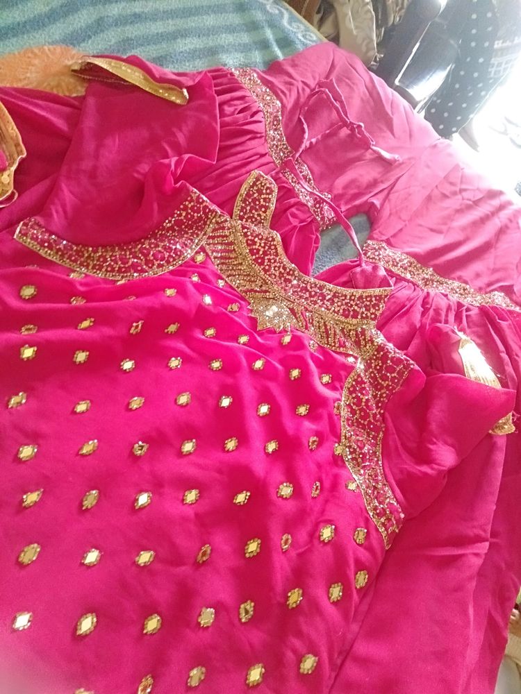 Beautiful Grara Suit With Heavy Neck Design