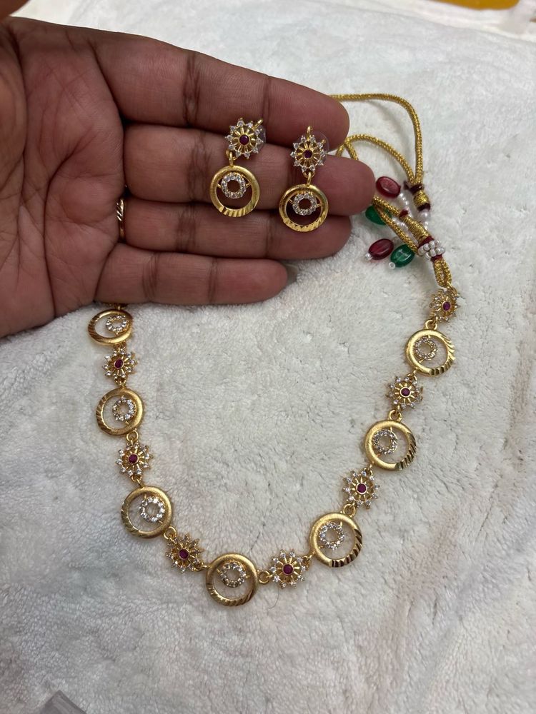 Elegant Gold Necklace &amp; Earring Set