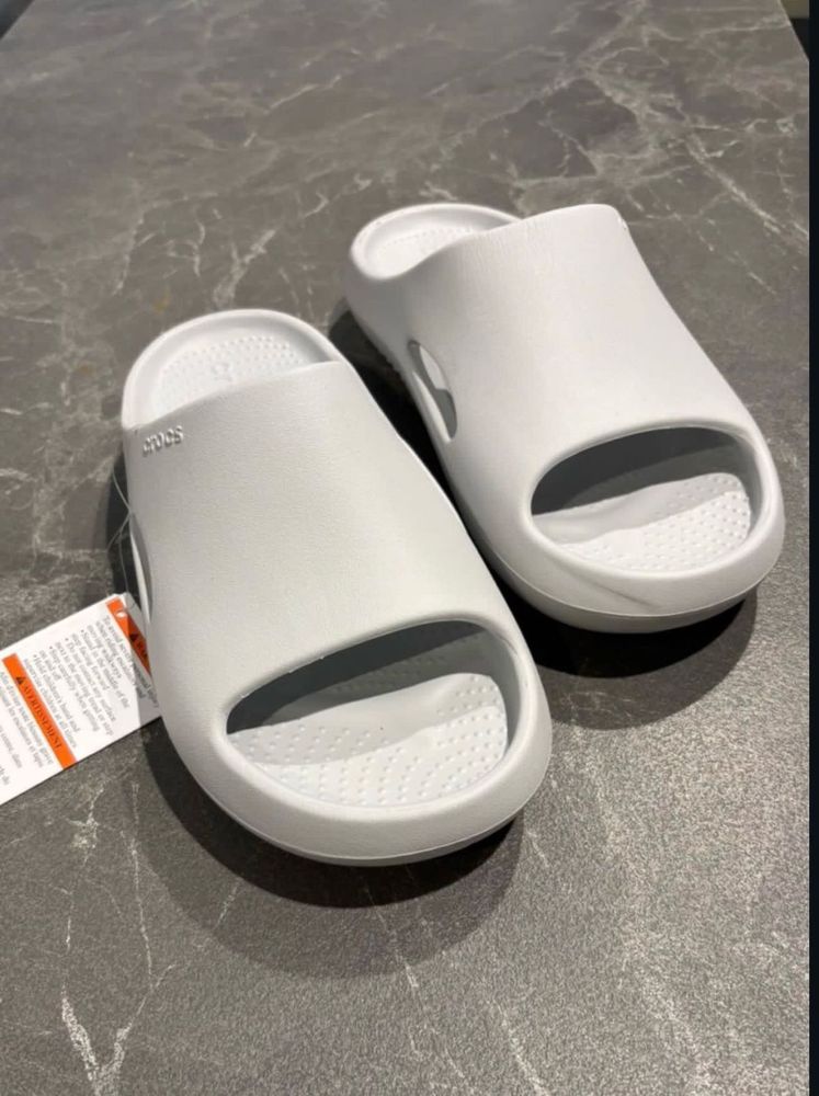 new with tags crocs