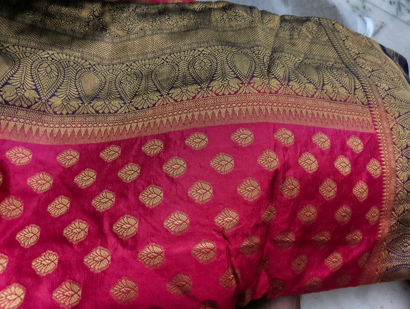 Beautiful Pink &amp; Gold Saree with unstitched blouse