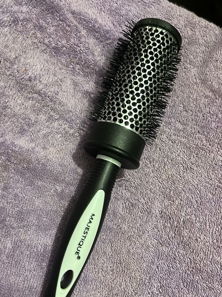 Majestique Professional Round Brush