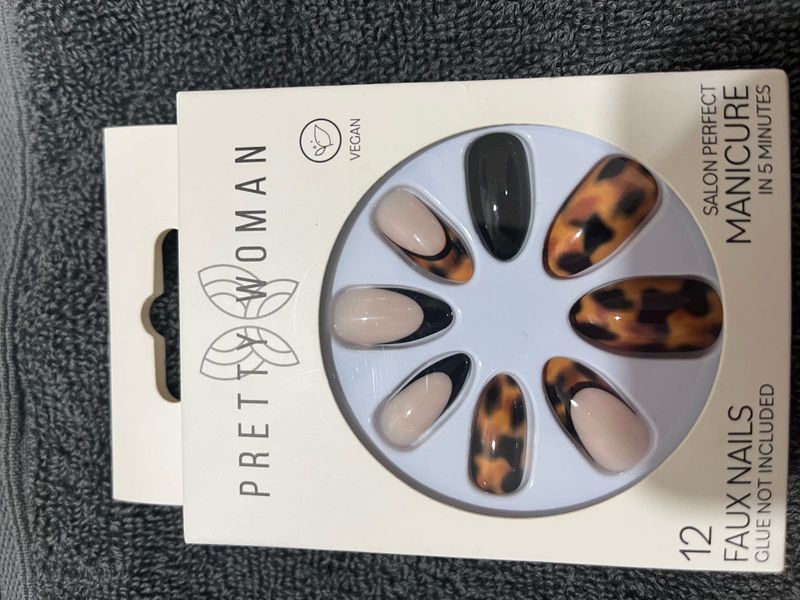 Pretty Woman Faux Nails