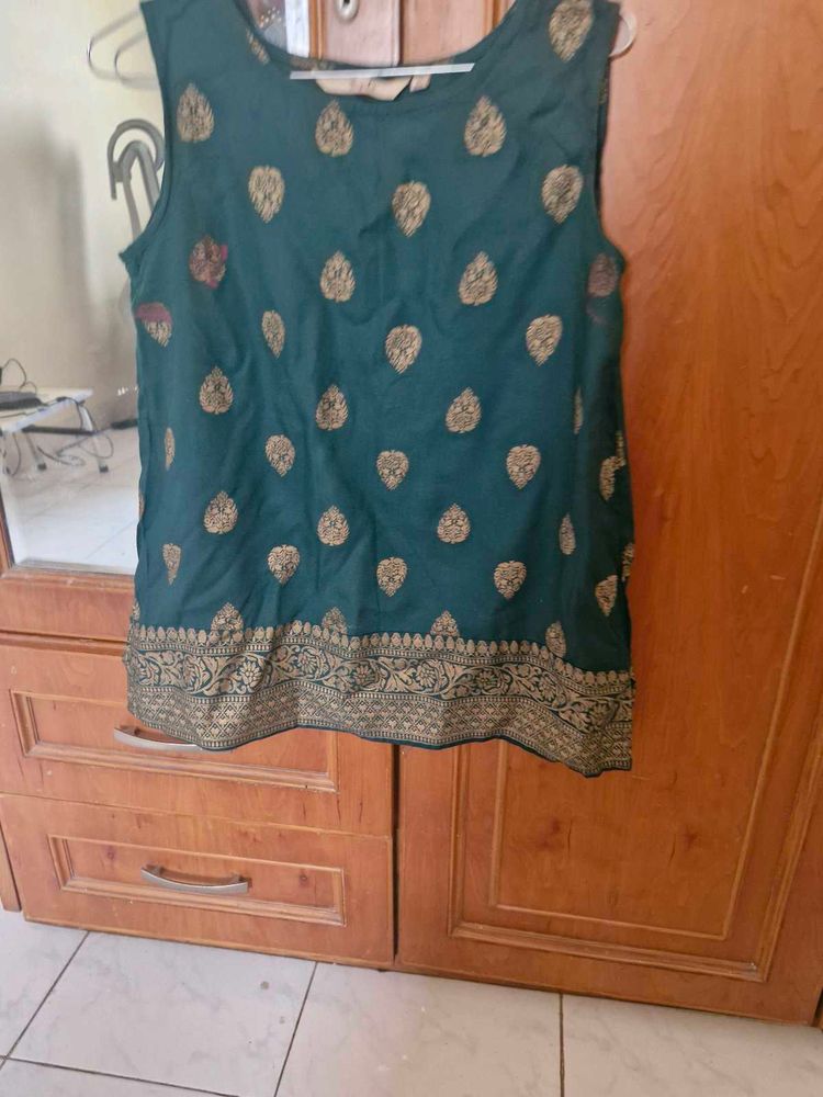 Ethnic green top (sleeves available)
