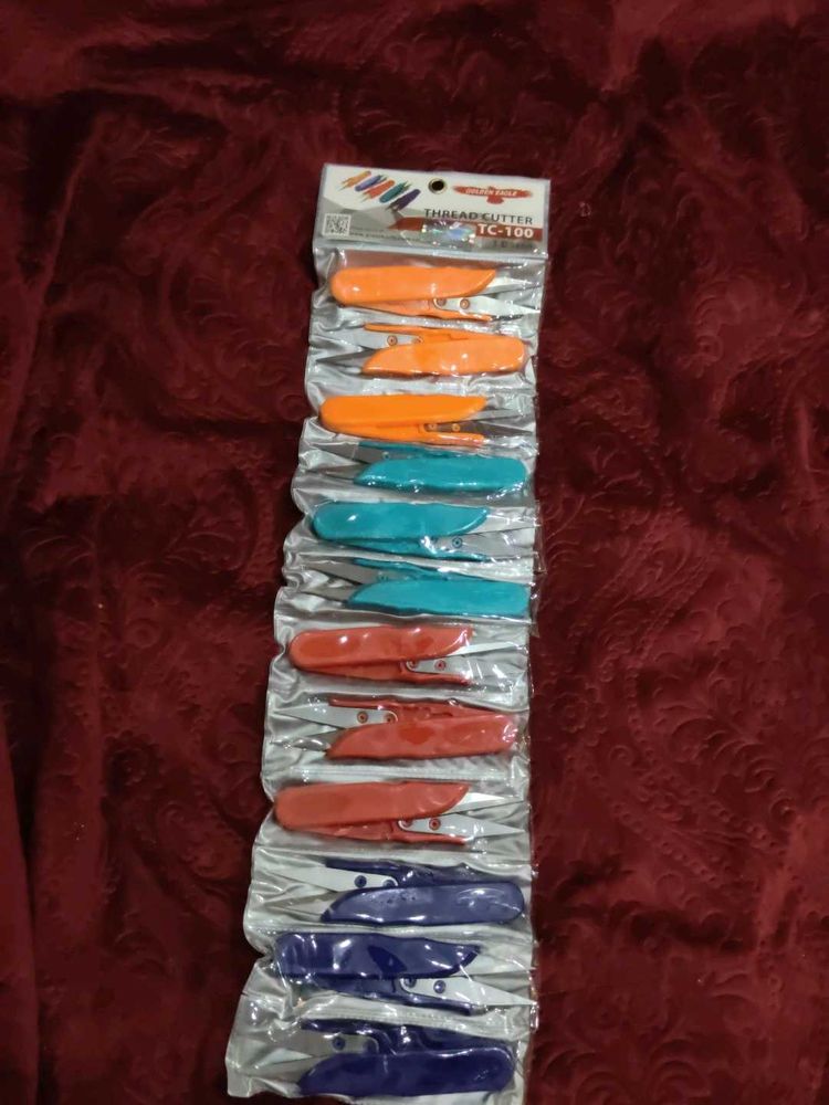 Pack of 12 Thread Cutters