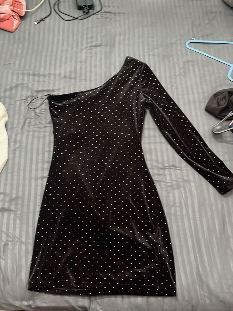 Black Velvet One-Shoulder Dress