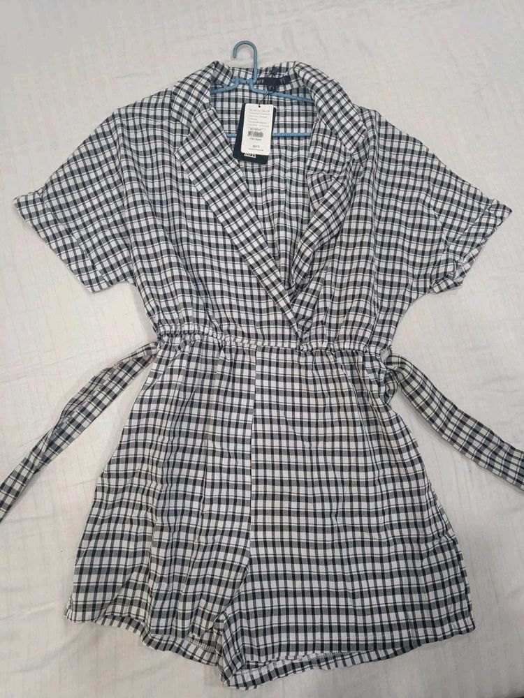 Chic Vintage Gingham Romper with beltand pocketsss