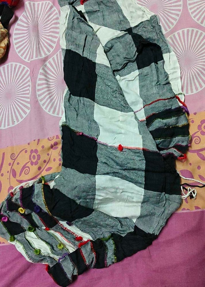 Stylish checkered dupatta stoll