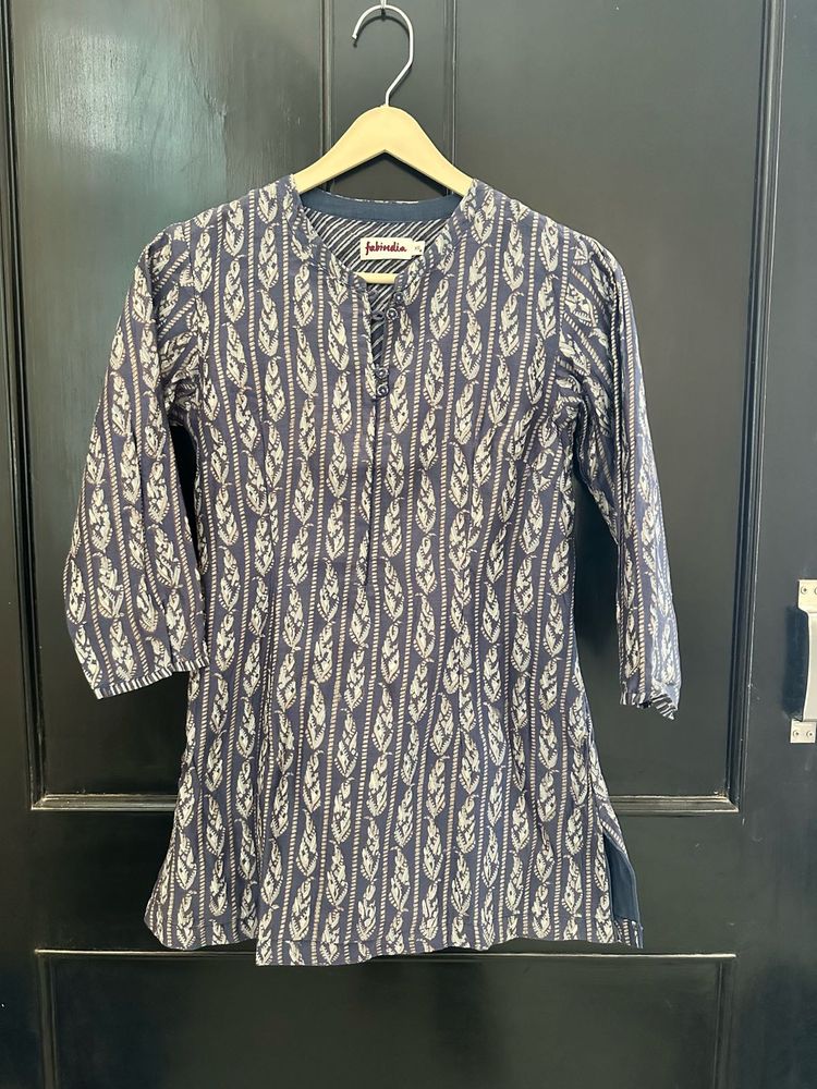 Women's Blue Leaf Print Kurta