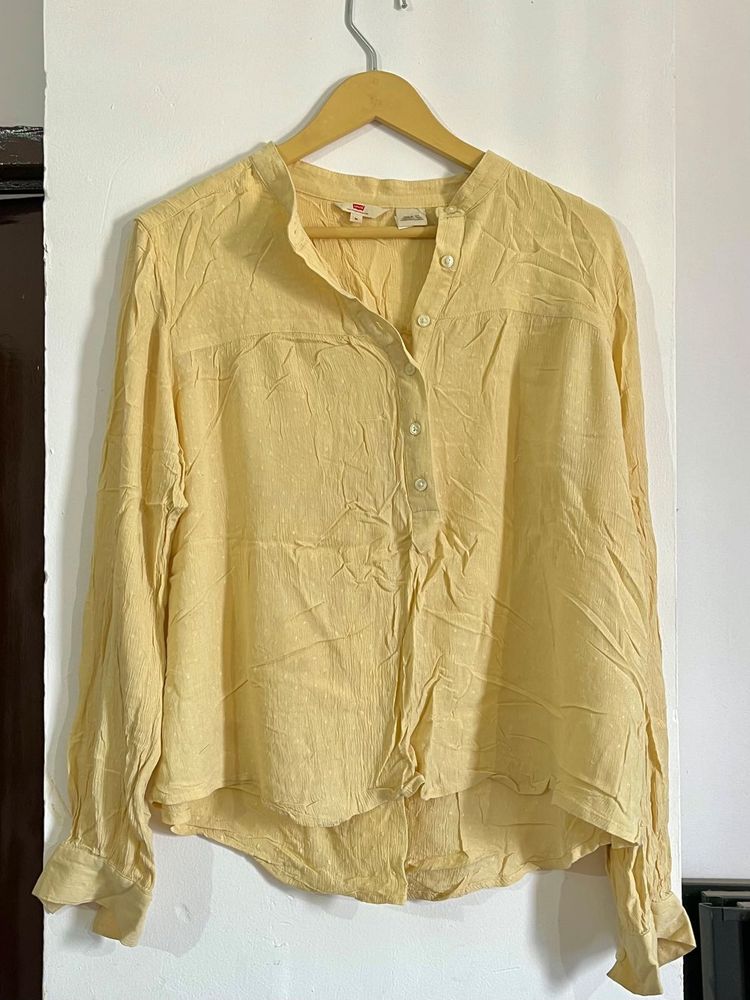 Levi’s Chic Yellow Button-Down Tunic