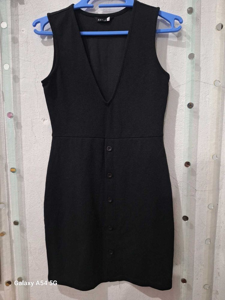 KETCH Black Sleeveless Deep V-Neck Button Detail M