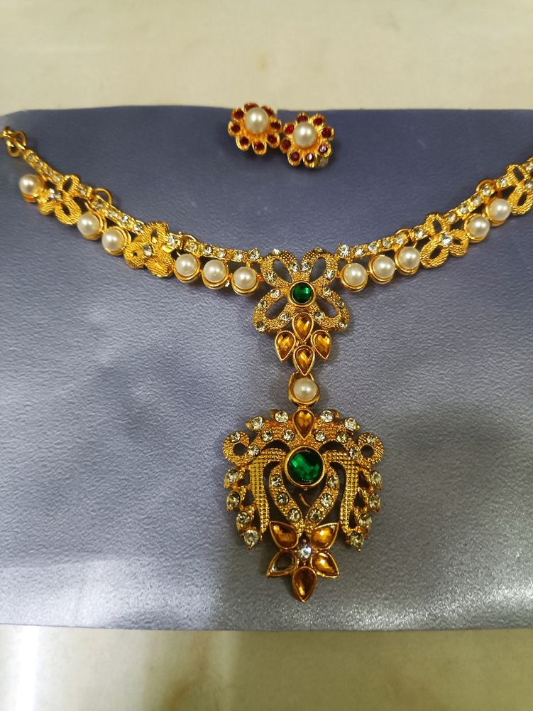 Beautiful Golden Necklace Set