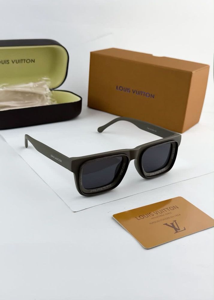 *LOUIS VUITTON BROWN 7782*