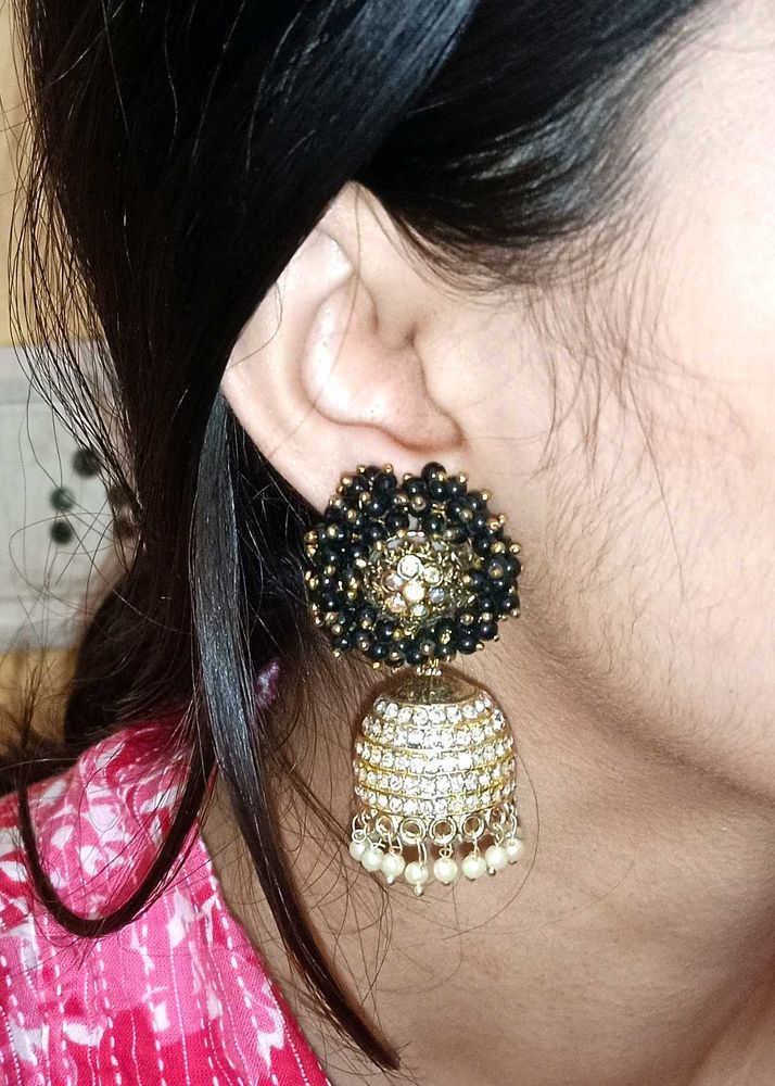 Elegant Black &amp; Gold Jhumka Earrings