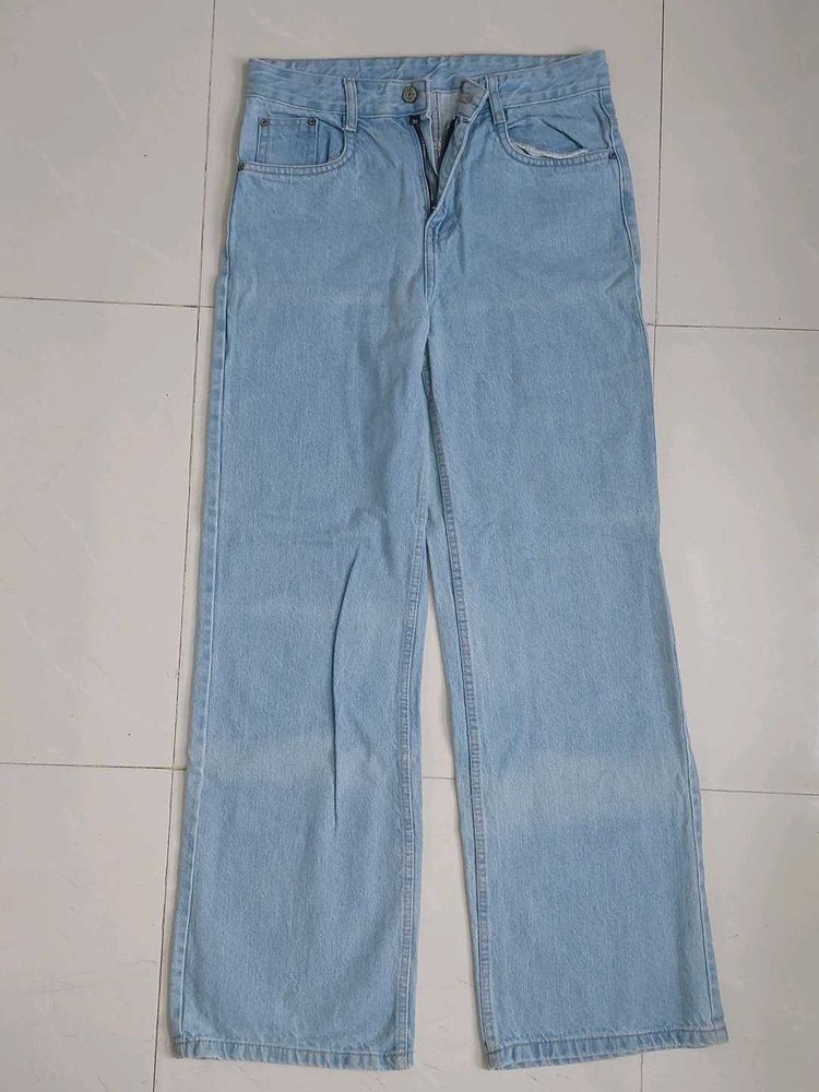 women wash blue straight fit jeans