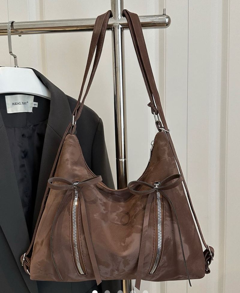 Savana’s Brown Shoulder Bag