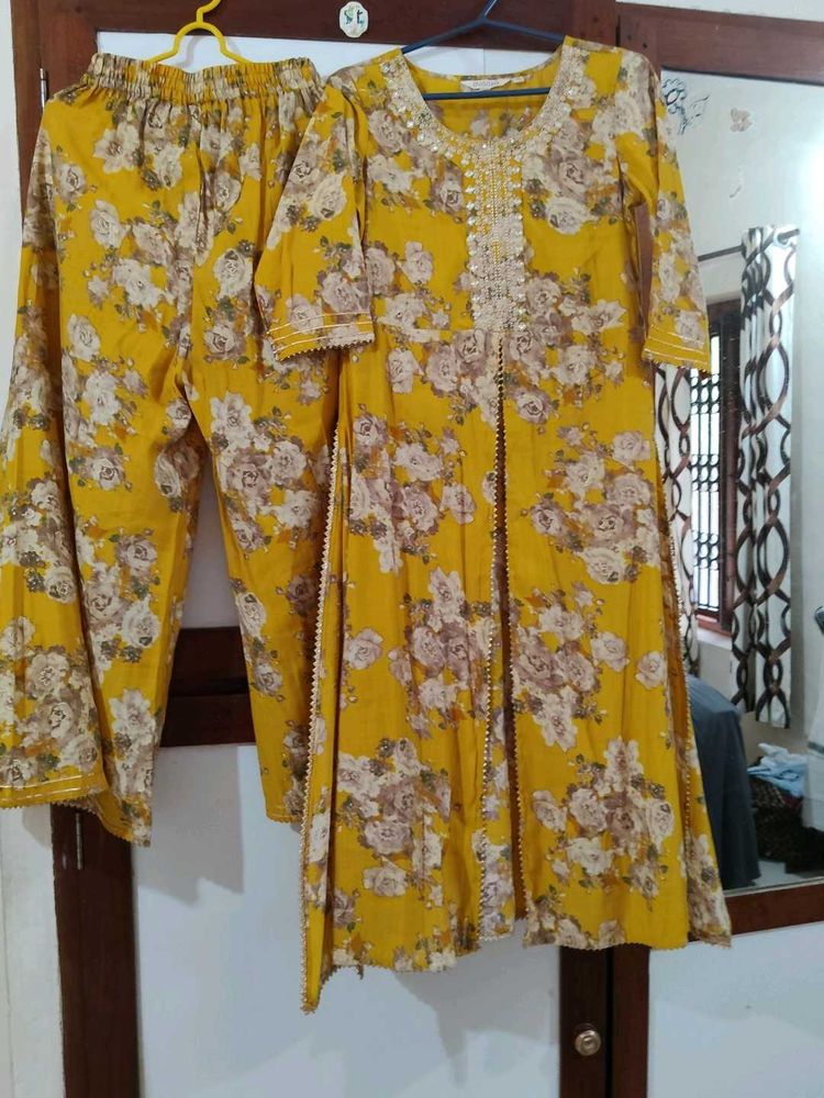 Unused 2 piece Set Kurta with Pants Mustard Floral