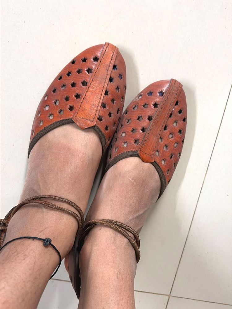 Unique Brown Leather Jutti Sandals