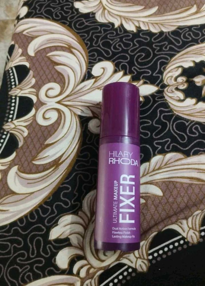 Hilary Rhoda Makeup Fixer