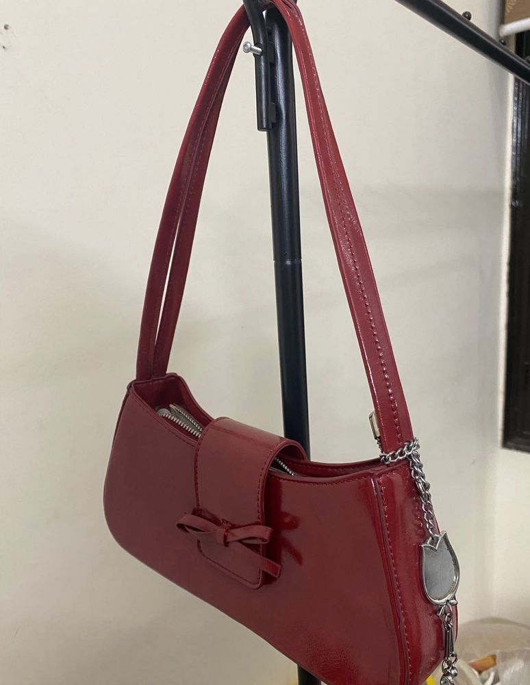 Chic Red Patent Leather Shoulder Bag
