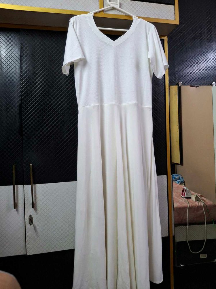 Simple White V-Neck Maxi Dress