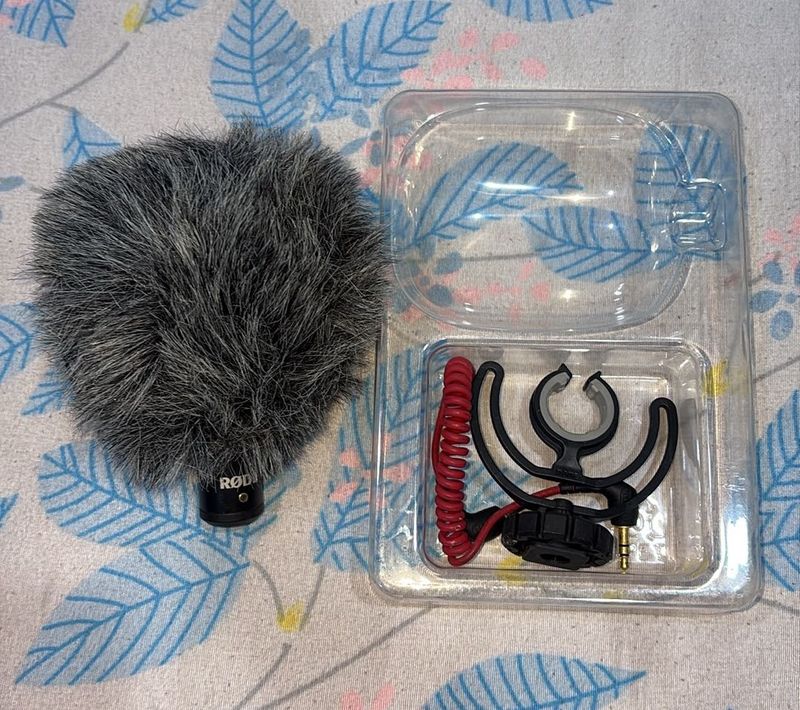 Rode Deadcat Windscreen &amp; Mount