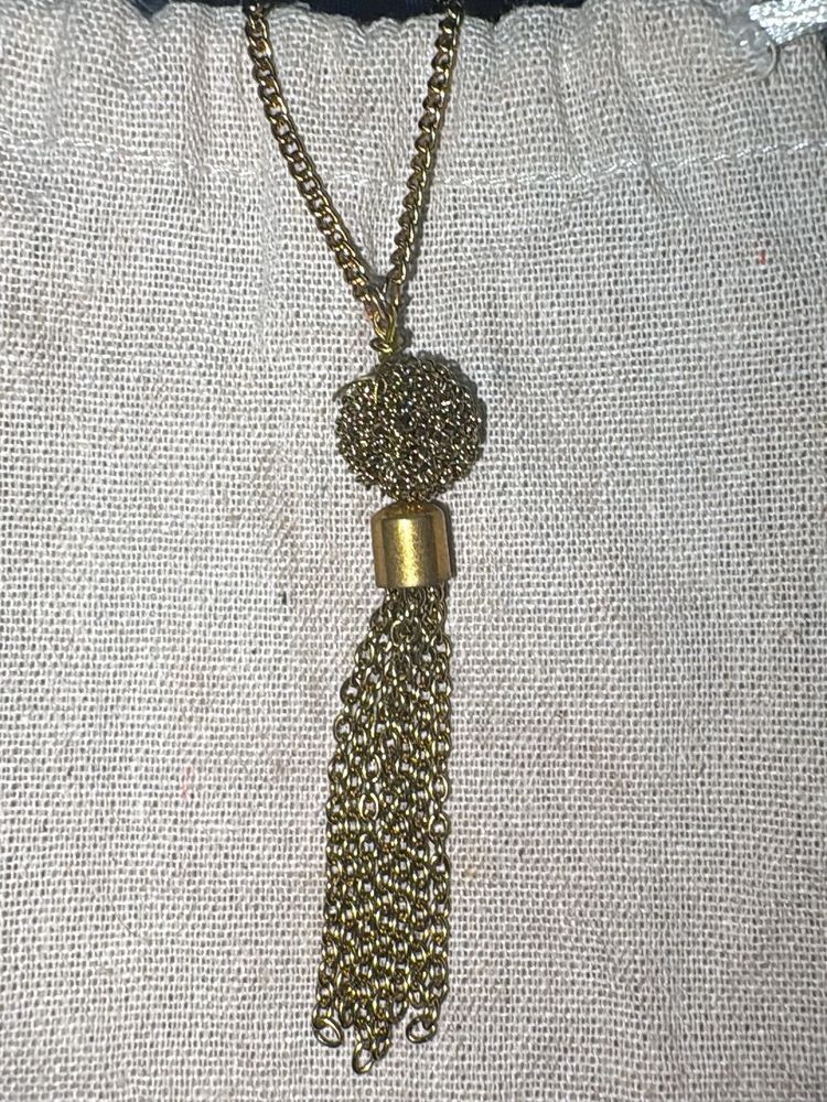 Elegant Gold Tassel Pendant Necklace