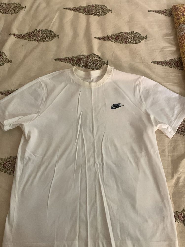 Nike basic white crew neck T-shirt