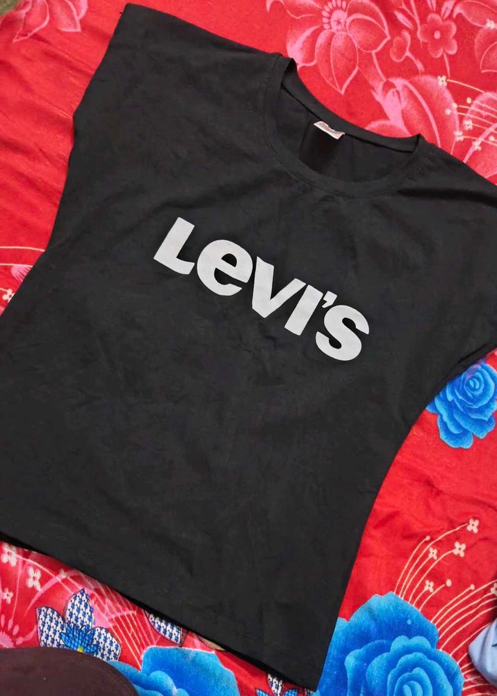 Levi's Black T-Shirt