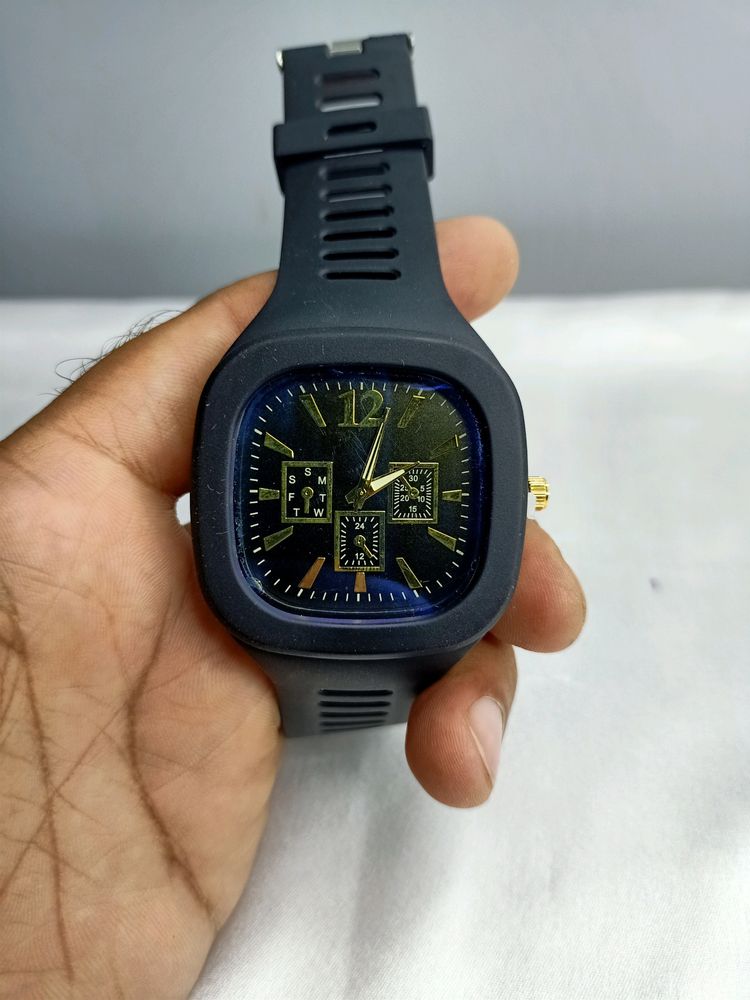 New Black Rubber Belt Square Dial Analog Sports Wa