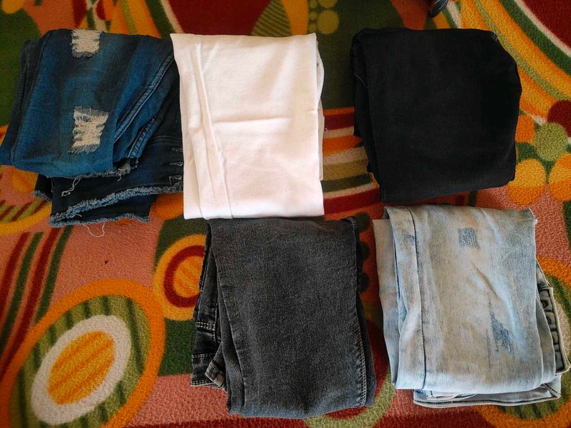 set of 5 women jeans... plus one lower free