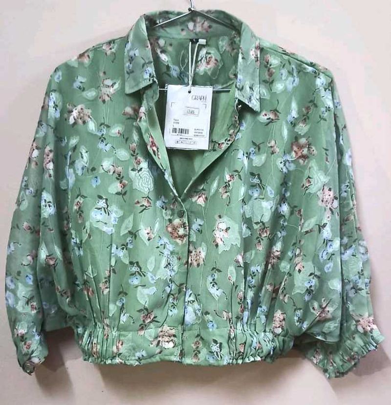 BNWT Green Floral Crop Shirt (Never Worn!) 🌿
