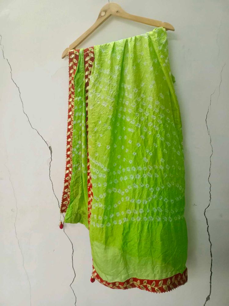 Bandhani Dupatta almost new