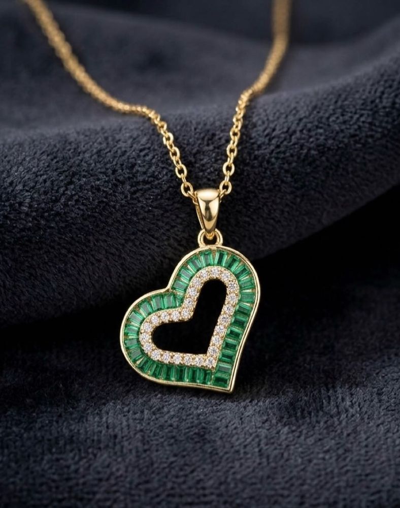 Heart-shaped Emerald &amp; Diamond Pendant Necklace