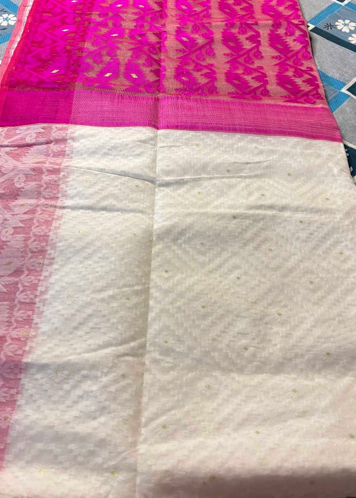 Elegant Pink &amp; White Dhakai Jamdani