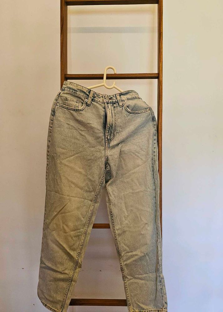 H &amp; M Light Wash Mom Jeans