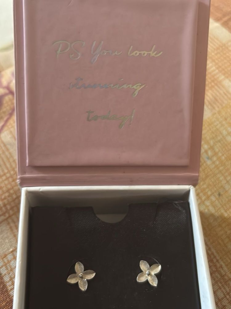 Giva silver petals studs