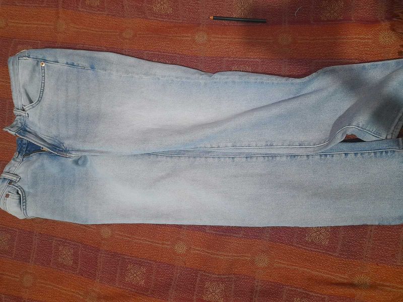 H&amp;M light Wash Denim Jeans