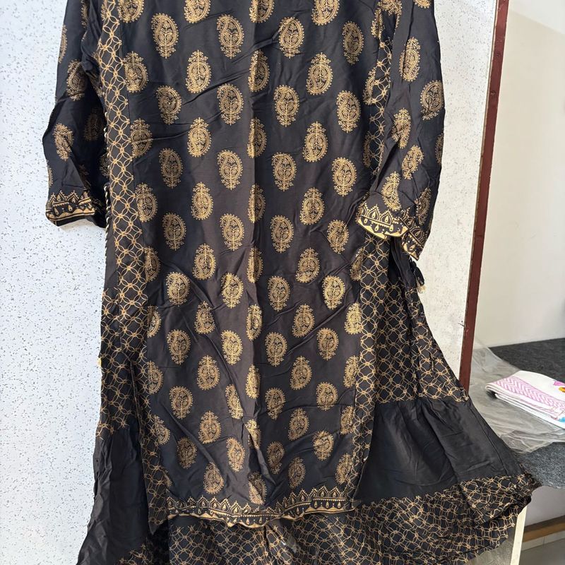 Black &amp; Gold Printed Kurta