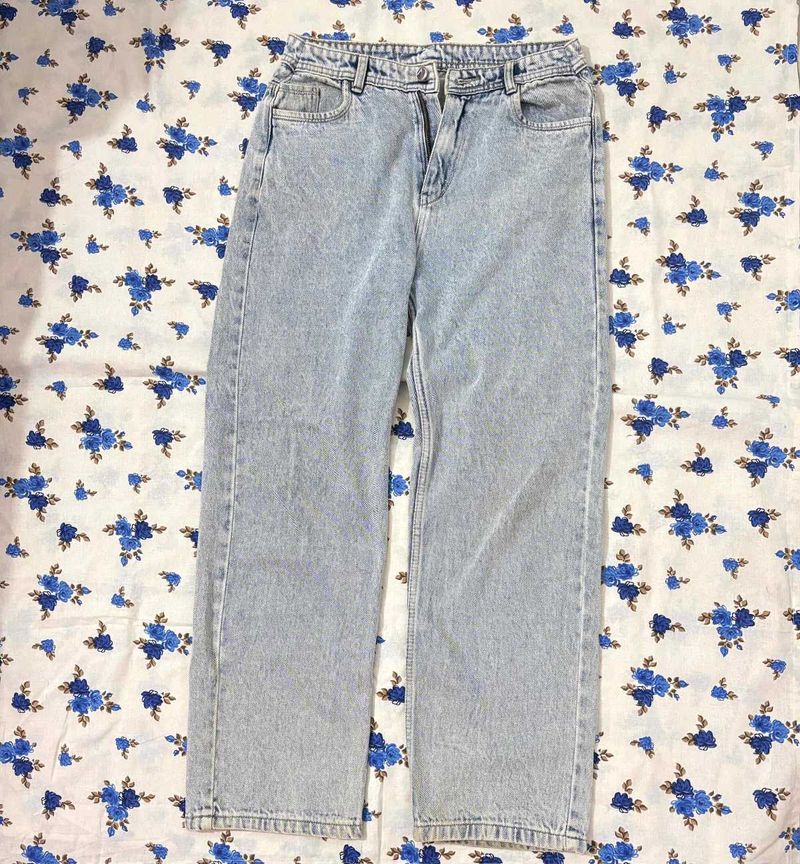 Light Wash Relaxed Fit Jeans
