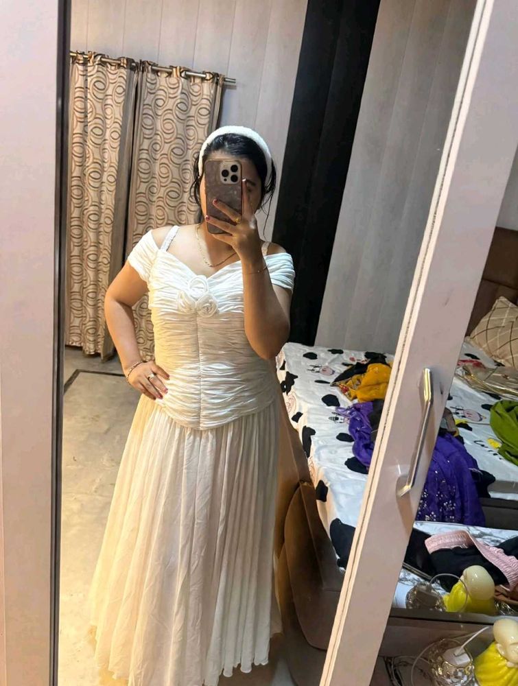 🕊️Elegant White Off-Shoulder Dress