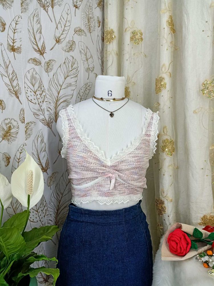 Chic Cropped Lace Trim Knit Top