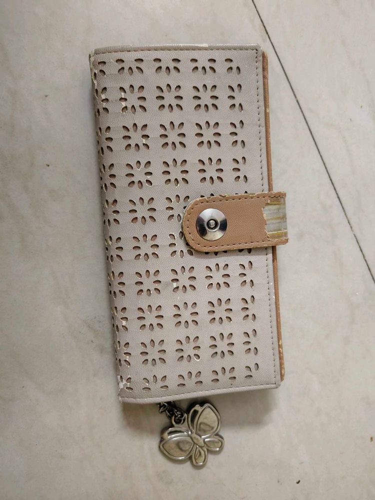 Butterflies Cream Synthetic Women's Wallet 🎀