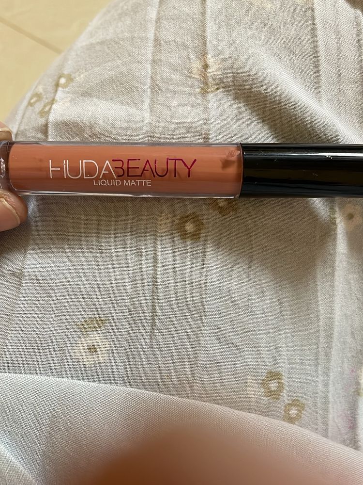 HUDA Beauty Liquid Matte